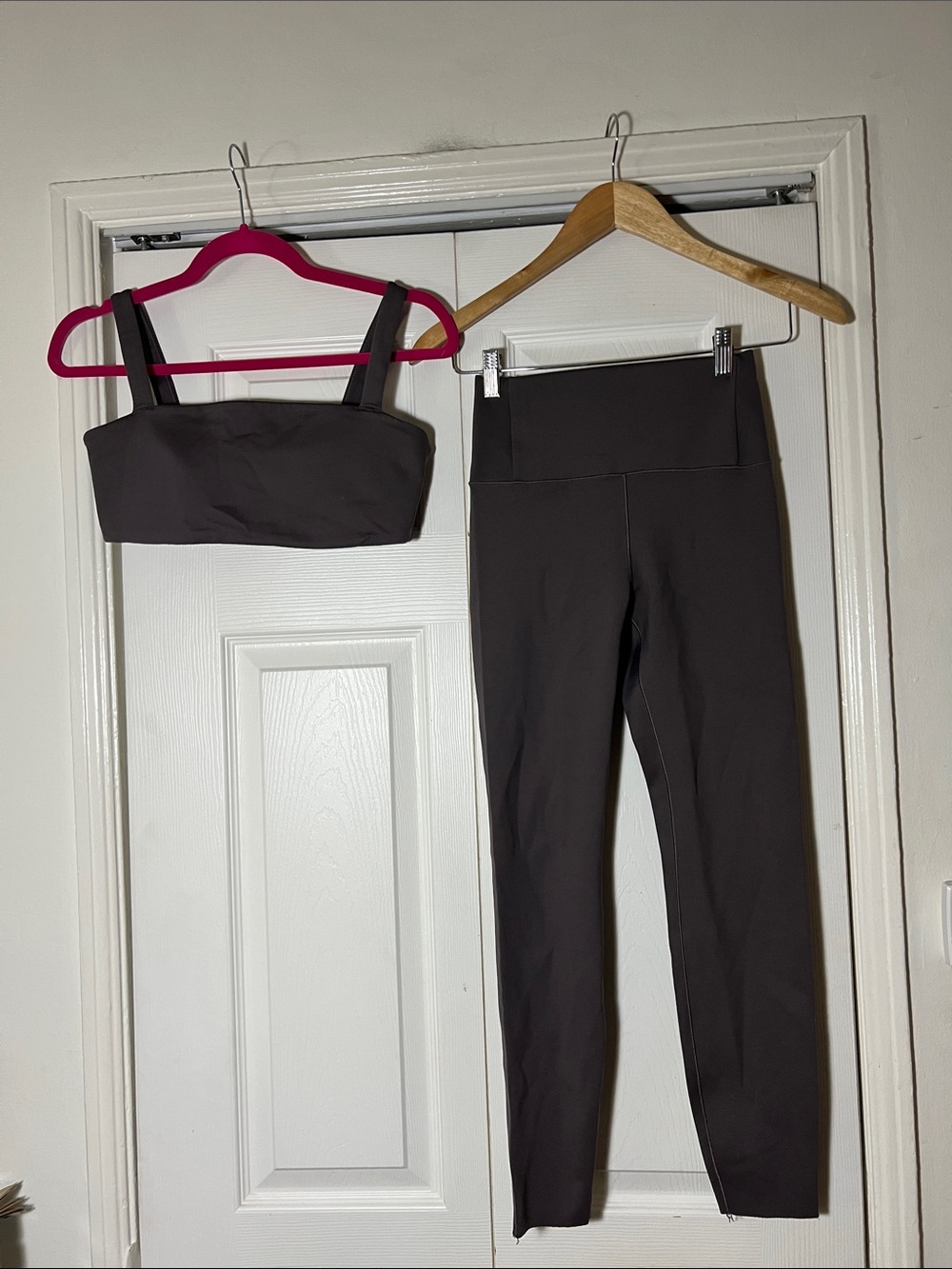 Vuori Athletic 2 piece Legging and Sports bra Set
